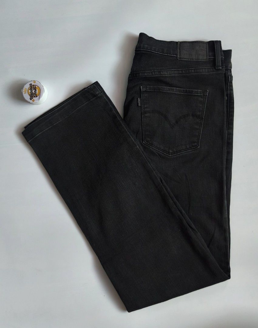 Levi’s 314 Shaping Straight Jeans (Category: Jeans) located in Manapla. Submitted by gentleturtle_3dc683 (Listing ID 1469948709, Image 1). Description: Levi’s 314 Shaping Straight Jeans 💵 ₱ 449 📏 Size: Waistline 32 - 36Length 38 Hem 7 ½ 🎨 Color Rate: 9.5 /10 or better ✨ Condition: Great ⚠️ Issue: Minor stains Pre-loved thrifted item. 💬 Message us for inquiries!.
