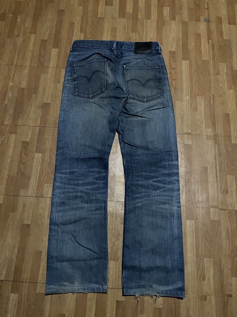 LEVIS 523 BOOTCUT FIT (STRAIGHT ON TAG) (Category: Jeans) located in General Santos City (Dadiangas). Submitted by yusofubpon (Listing ID 1470041386, Image 2). Description: WAIST-33 LENGTH-42 LEGOPEN-8.9 NEED WASH GOOD CONDITION #levis #bootcut .