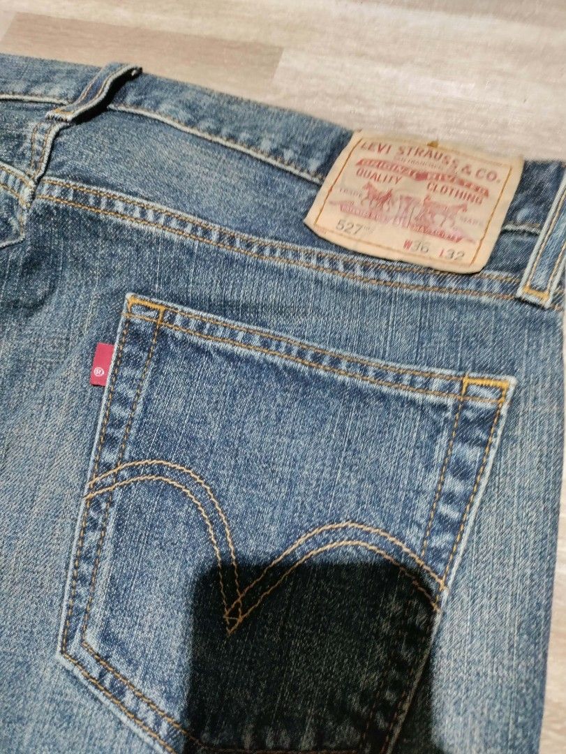 Levi’s 527 Bootcut Jeans Vintage (Category: Jeans) located in Carmen. Submitted by raythrifter (Listing ID 1470114225, Image 3). Description: Classic Y2K low-rise bootcut silhouette! Features a nice medium wash with natural fading and subtle distress on the leg cuffs for that authentic vintage grunge look. 📌 Details & Specs Levi Strauss & Co. — 527 Boot Cut Tag Size: W36 L32 Tab: Red Tab (Blank ® Circle Logo) 📐 Flat Measurements Waist: 18" (Fit