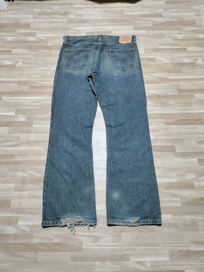 Levi’s 527 Bootcut Jeans Vintage (Category: Jeans) located in Carmen. Submitted by raythrifter (Listing ID 1470114225, Image 2). Description: Classic Y2K low-rise bootcut silhouette! Features a nice medium wash with natural fading and subtle distress on the leg cuffs for that authentic vintage grunge look. 📌 Details & Specs Levi Strauss & Co. — 527 Boot Cut Tag Size: W36 L32 Tab: Red Tab (Blank ® Circle Logo) 📐 Flat Measurements Waist: 18" (Fit
