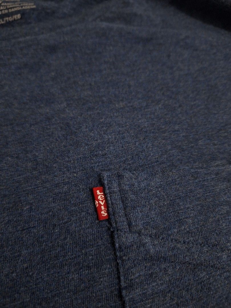 Levi's Blue Heather Pocket T-Shirt (Category: Tshirts & Polo Shirts ) located in Sibulan. Submitted by studioxano (Listing ID 1470015329, Image 2). Description: Levi's Blue Heather Pocket T-Shirt -P350 + SF Size Xl Length 29.5 / Width 25.5 Excellect condi 9.5/10 color rate no issue Loc: Dumaguete city.