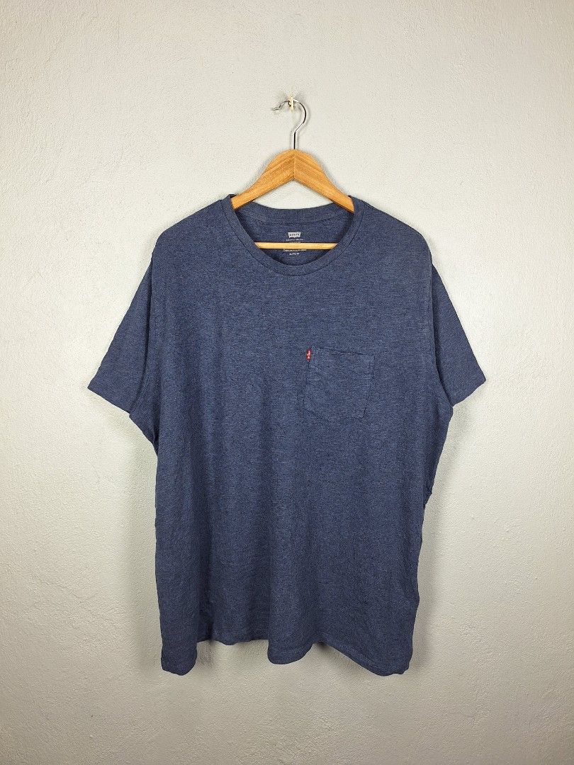 Levi's Blue Heather Pocket T-Shirt (Category: Tshirts & Polo Shirts ) located in Sibulan. Submitted by studioxano (Listing ID 1470015329, Image 1). Description: Levi's Blue Heather Pocket T-Shirt -P350 + SF Size Xl Length 29.5 / Width 25.5 Excellect condi 9.5/10 color rate no issue Loc: Dumaguete city.