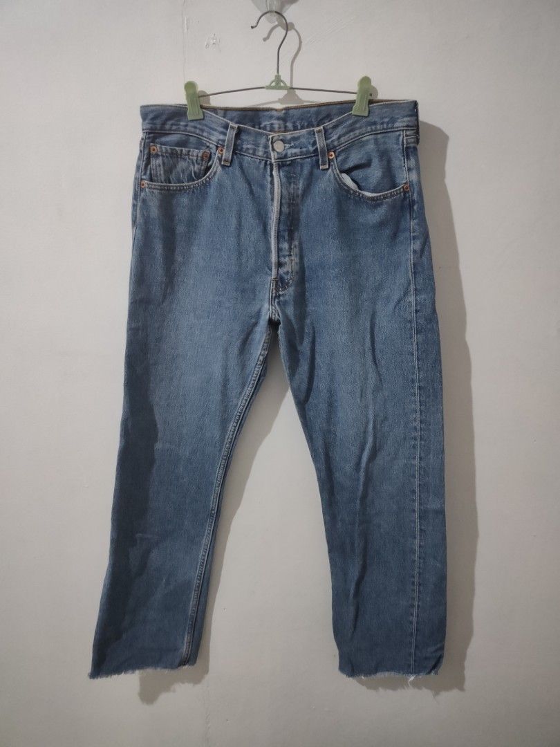 Levis Buttonfly Jeans 501 (Category: Jeans) located in Ozamiz City. Submitted by outregrails (Listing ID 1469954467, Image 3). Description: Minor issue see last 2pics, last pic need lang sya ipafold at ipatahi W33 L39.