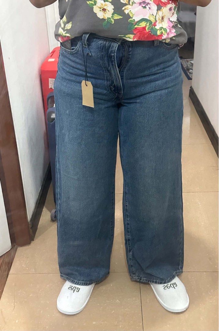 Levis cinch wideleg size 27 (Category: Jeans) located in Taguig. Submitted by authenticniceseller (Listing ID 1470065588, Image 1). Description: Brandnew with tag Bought all colors of this but yung hindi ko nagamt hindi na kasya Bought for 4,200 in levis store selling for only 3200.