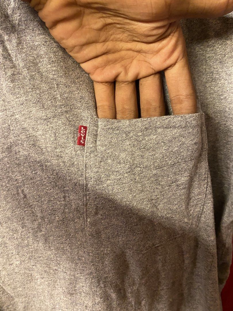 LEVIS CLASSIC PUCKET TEE (Category: Tshirts & Polo Shirts ) located in Minglanilla. Submitted by celathrift (Listing ID 1470069973, Image 3). Description: AS NEW CONDITION 10/10 OVERALL NO ISSUES 20x27.