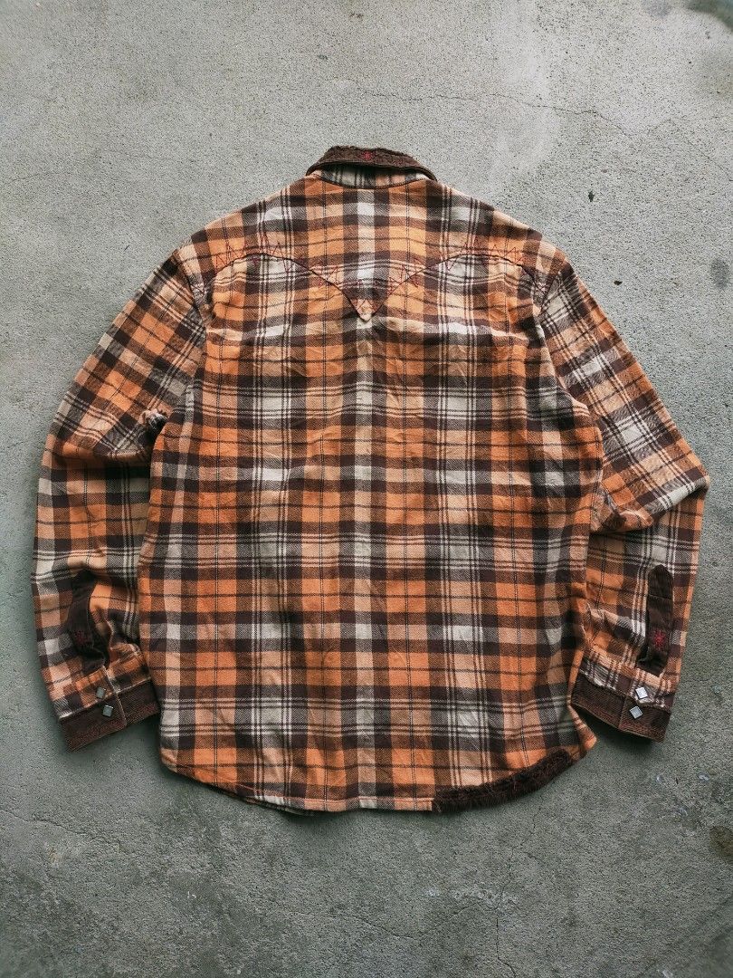 Levis flannel (Category: Coats, Jackets and Outerwear) located in Manila. Submitted by kobemodina_0330 (Listing ID 1469964474, Image 2). Description: Levis flannel Size large No issue as new condition 880 📥.