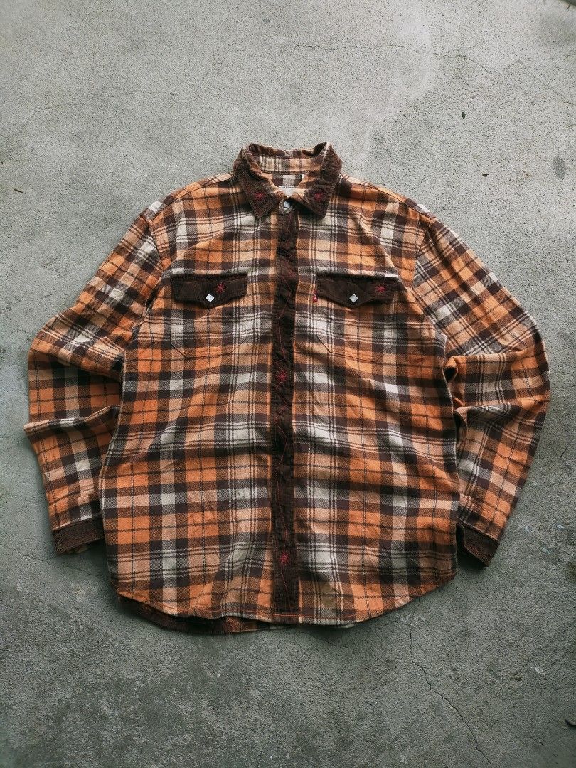 Levis flannel (Category: Coats, Jackets and Outerwear) located in Manila. Submitted by kobemodina_0330 (Listing ID 1469964474, Image 1). Description: Levis flannel Size large No issue as new condition 880 📥.