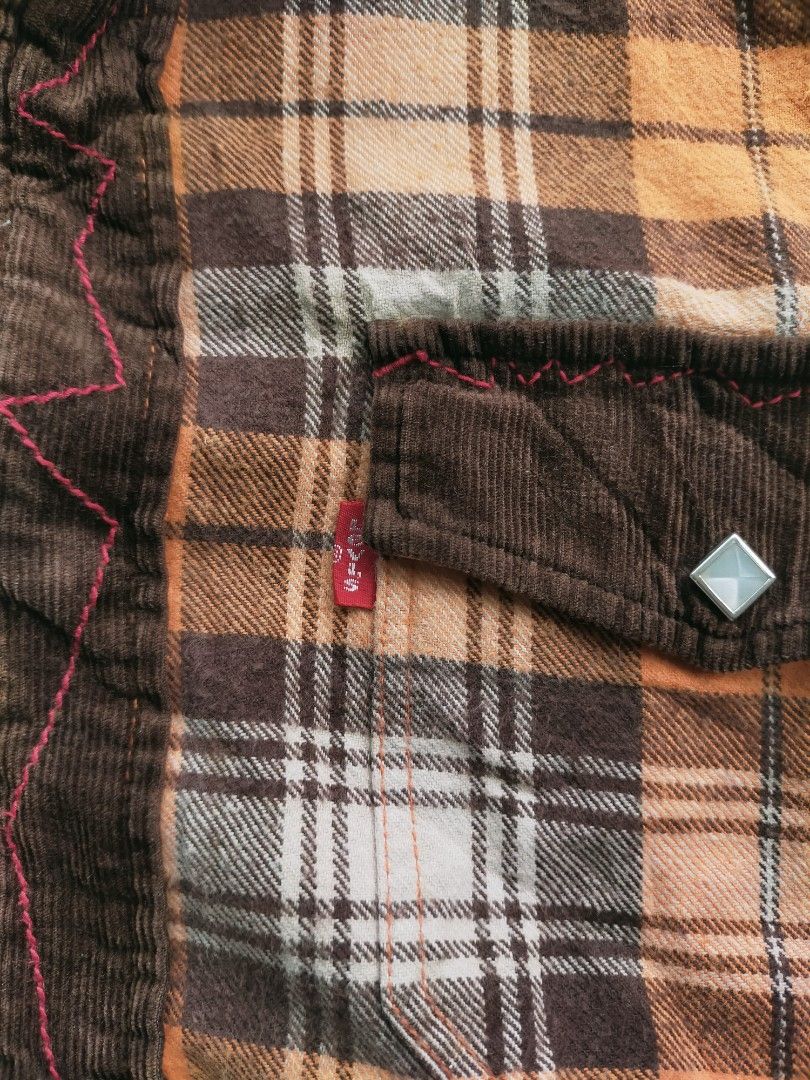 Levis flannel (Category: Coats, Jackets and Outerwear) located in Manila. Submitted by kobemodina_0330 (Listing ID 1469964474, Image 3). Description: Levis flannel Size large No issue as new condition 880 📥.