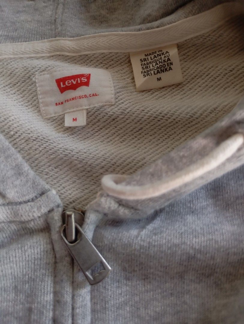 Levi's Full-zip Hoodie Jacket (Category: Hoodies) located in Santa Elena. Submitted by af_thriftshp7 (Listing ID 1470048366, Image 2). Description: Medium on tag Length : 28 Width : 21.5 Fabric condition : excellent Color condition : 9.5/10 Damage : none need wash 650+SF.