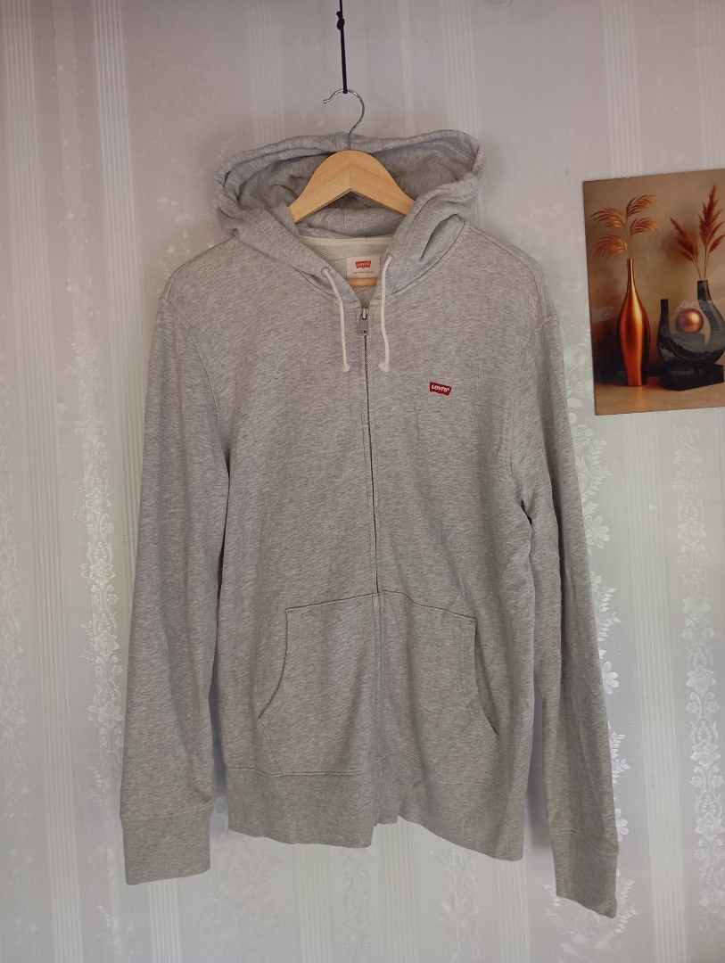 Levi's Full-zip Hoodie Jacket (Category: Hoodies) located in Santa Elena. Submitted by af_thriftshp7 (Listing ID 1470048366, Image 1). Description: Medium on tag Length : 28 Width : 21.5 Fabric condition : excellent Color condition : 9.5/10 Damage : none need wash 650+SF.
