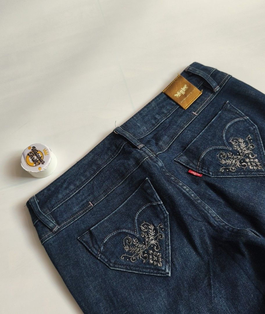 Levi’s Ladies Style Classy Bootcut Denim Jeans (Category: Jeans) located in Manapla. Submitted by gentleturtle_3dc683 (Listing ID 1469948868, Image 2). Description: Levi’s Ladies Style Classy Bootcut Denim Jeans 💵 ₱ 479 📏 Size: Waistline 30 - 31Length 38 ½ Hem 6 ½ 🎨 Color Rate: 9.5 /10 or better ✨ Condition: Excellent Pre-loved thrifted item. 💬 Message us for inquiries!.