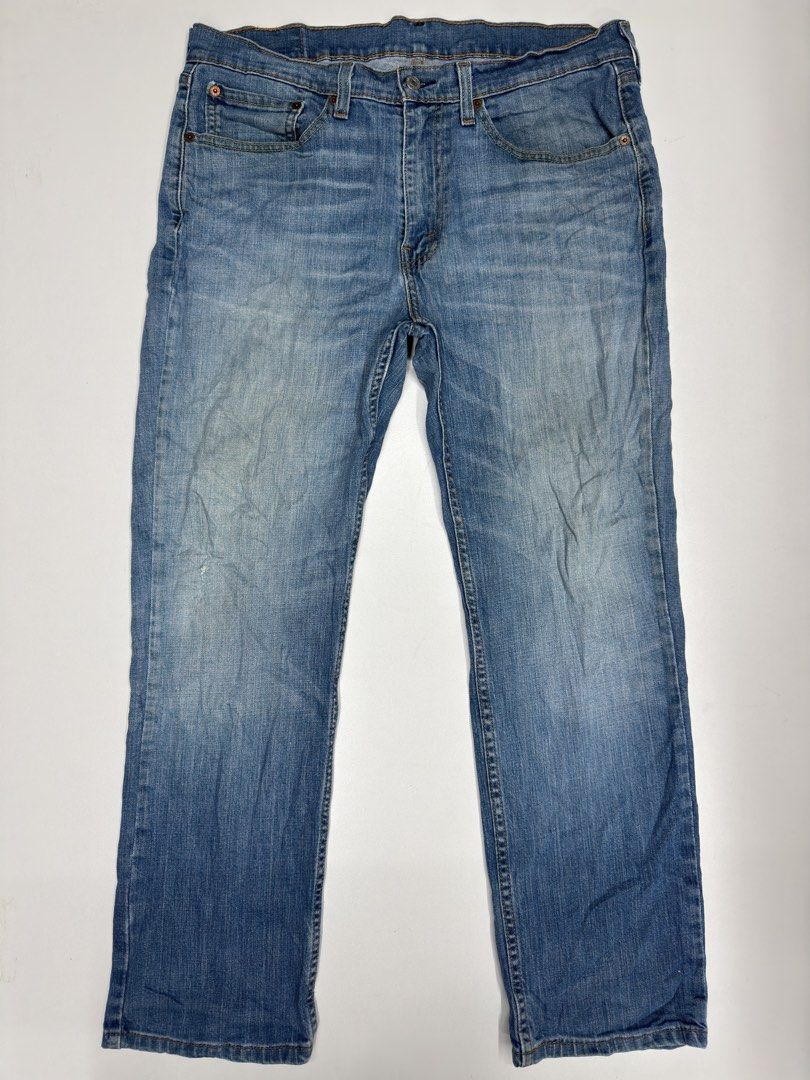 Levi's Light Wash Denim Jeans (Category: Jeans) located in Bustos. Submitted by thenlnclot60500 (Listing ID 1470057909, Image 1). Description: - Brand: Levi's - Wash: Light/medium blue with natural thigh fading - Style: Classic five-pocket design with signature red tab and back pocket arcuate stitching - Hardware: YKK brass zipper fly with metal top button - Condition: Great everyday casual staple piece.