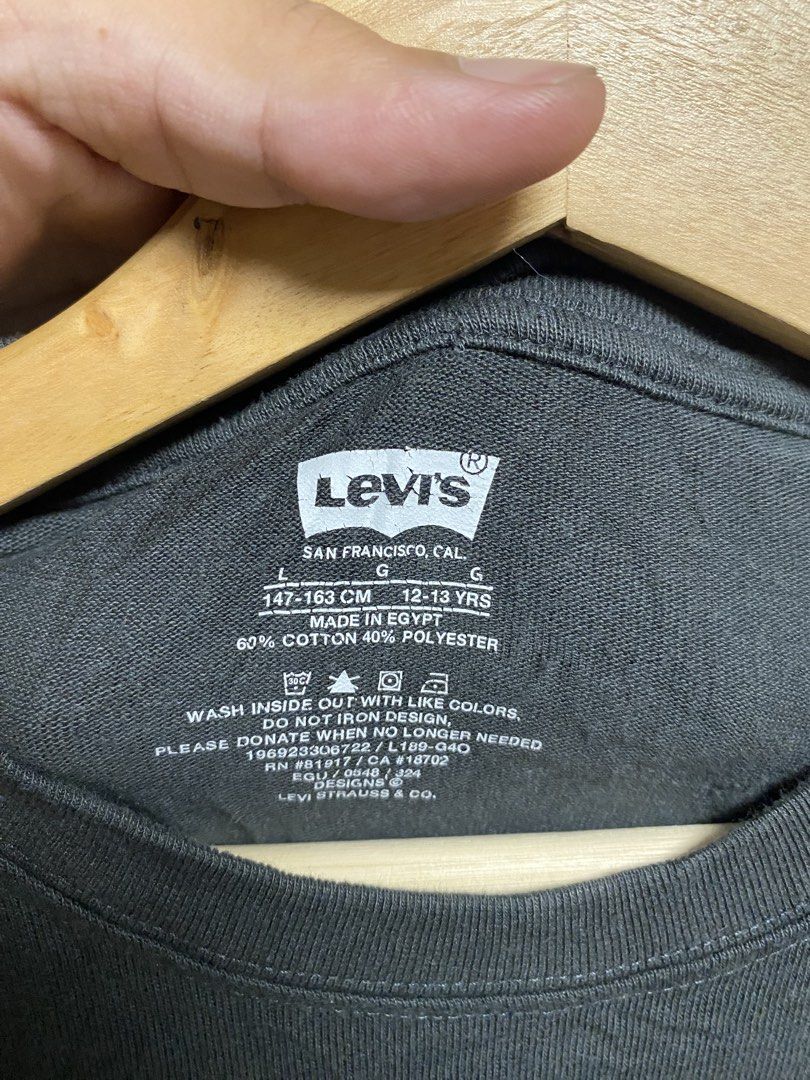Levis long sleeve side Pocket (Category: Tshirts & Polo Shirts ) located in Cabuyao City. Submitted by ukaythriftshirt (Listing ID 1470060743, Image 3). Description: Levis Long sleeve side Pocket Excellent Condition Small To Medium Dimes 19-25.5 Color rate 9/10 No issue Need wash only fresh from Bale - 480.