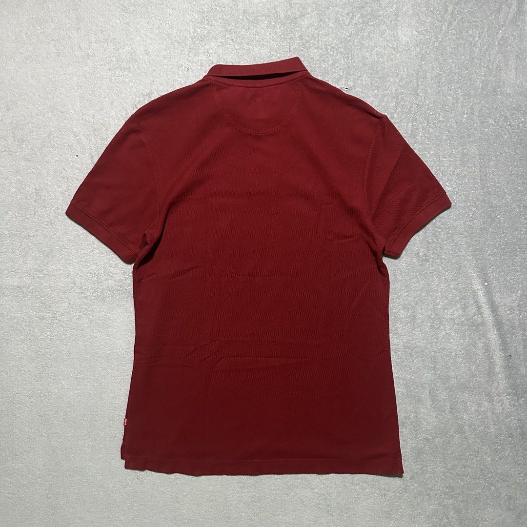 Levi's Red Half-Zip Polo Shirt Size L (Category: Tshirts & Polo Shirts ) located in Villaverde. Submitted by bakatzy_secondhand_garments (Listing ID 1470093651, Image 2). Description: - Brand: Levi's - Color: Dark Red - Size: L (Regular Fit) - Material: Textured pique cotton - Details: Half-zip neck with white contrast piping, embossed collar lettering, and red logo tabs - Origin: Made in India - Condition: Clean inside and out, all labels intact