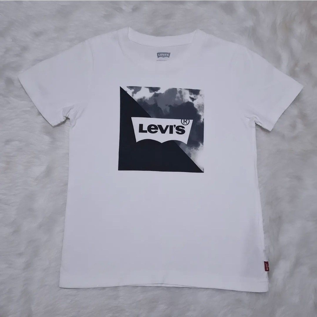 Levi's White Graphic T-Shirt (Category: Babies & Kids Fashion) located in Quezon City. Submitted by Nikayshoppingaccount (Listing ID 1470054207, Image 1). Description: 6y. May fit up to 7y. Like New. .