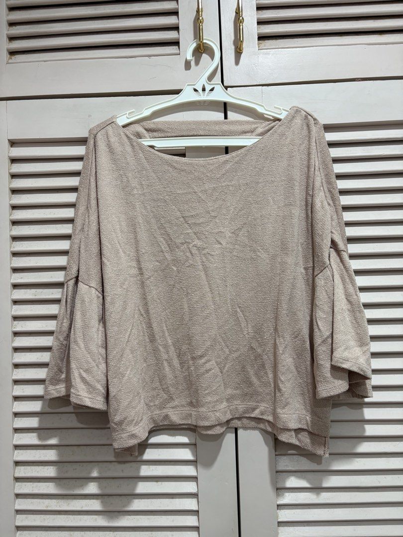 Light pink knit top (Category: Longsleeves) located in Muntinlupa City. Submitted by sukimum (Listing ID 1469979957, Image 1). Description: Loose fit top with bell sleeves and side slits. Fits S-M frames. Super cute and easy to pair!.