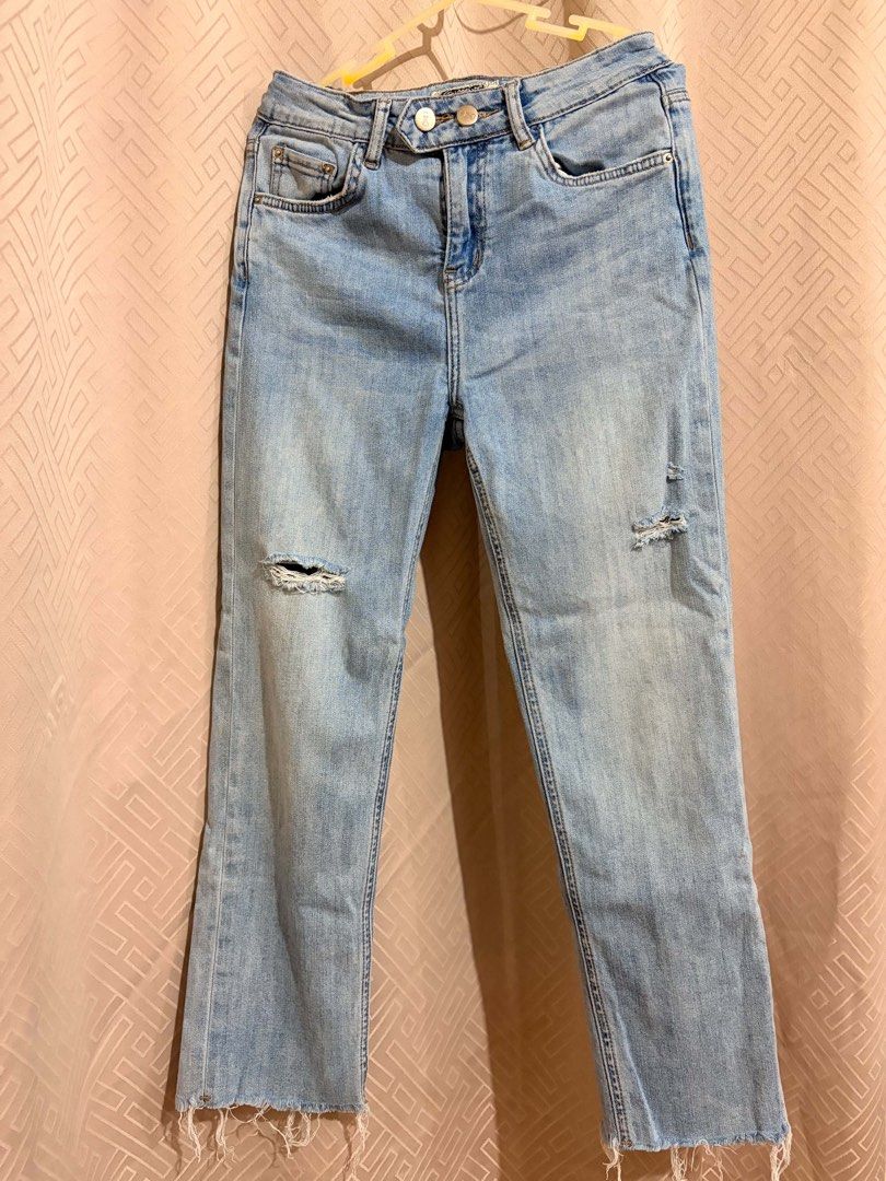 Light wash distressed raw hem denim jeans (Category: Jeans) located in Manila. Submitted by janellecas75114 (Listing ID 1470074044, Image 1). Description: - Light wash blue denim jeans - Trendy knee distressing and raw frayed ankle hems - Flattering mid-rise fit with a secure double-button waist closure - Classic 5-pocket design for everyday functionality - Versatile and easy to style with any casual top or tee.