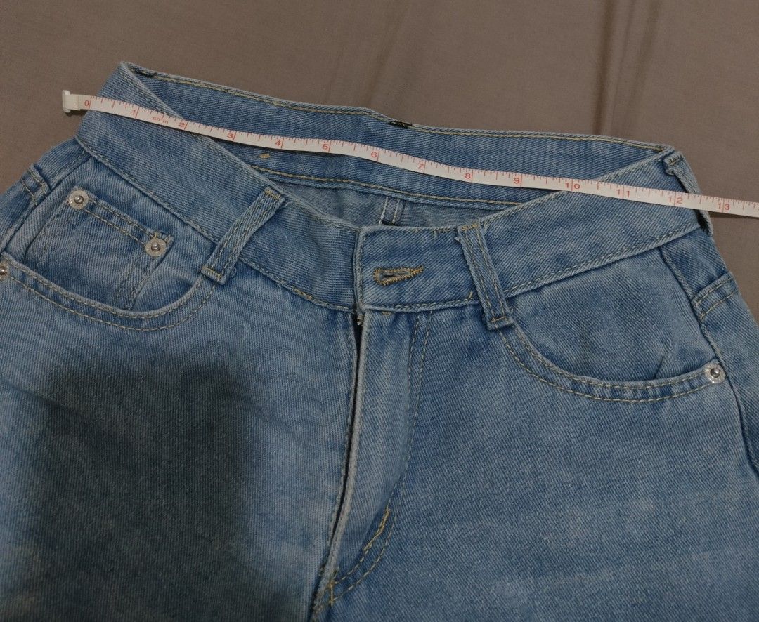 Light wash wide leg denim jeans (Category: Jeans) located in Paranaque City. Submitted by ksmthng (Listing ID 1470084249, Image 2). Description: Loc: Parañaque.