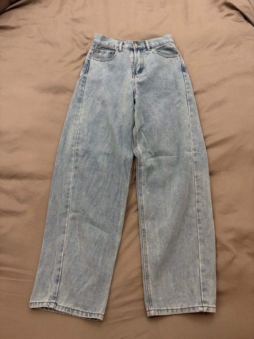 Light Wash Wide Leg Denim Jeans (Category: Jeans) located in Pasig City. Submitted by gdeclutterwithme (Listing ID 1470122176, Image 2). Description: - Brand: Bench - Style: Wide leg jeans with a relaxed fit - Color: Light wash blue - Size: M - Closure: Classic button fly and zip dm for more deets!.