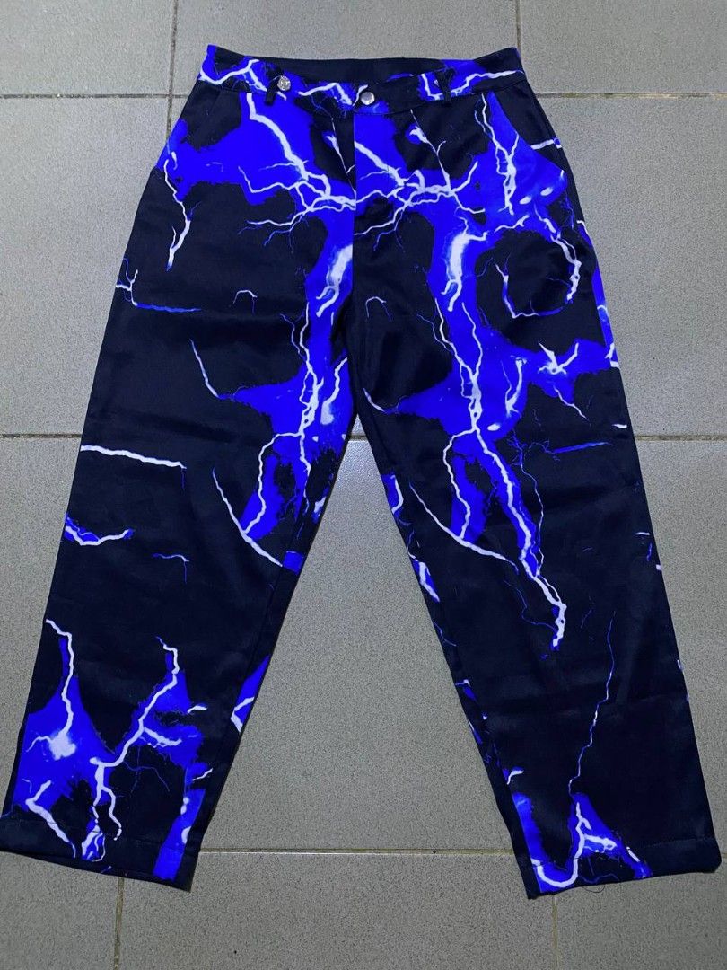 Lightning Pants (Category: Jeans) located in Makati City. Submitted by young_wise.23 (Listing ID 1470044241, Image 1). Description: Waistline 30 Length 34.