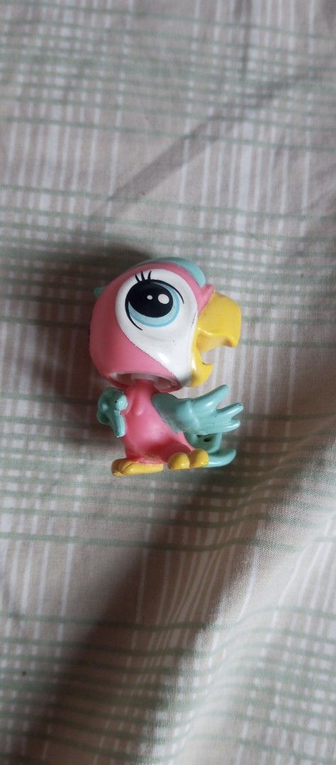 Littlest pet shop bird (Category: Figurines & Statues) located in Victorias. Submitted by tobylacua26871 (Listing ID 1469973144, Image 1). Description: .
