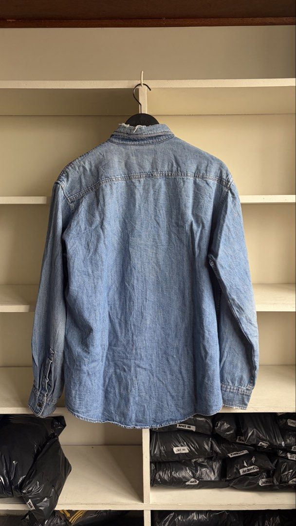 LL Bean Denim Longsleeve (Category: Coats, Jackets and Outerwear) located in Manila. Submitted by _revault (Listing ID 1469993039, Image 2). Description: .
