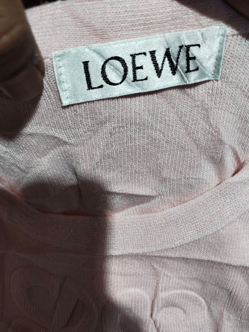 LOEWE KNITTED PINK CROP TOP FITS MEDIUM (Category: Sleeveless) located in Iloilo. Submitted by naldshop.ilo (Listing ID 1470039741, Image 2). Description: Fits Medium Brand New Condition For more items, please visit and follow our FB selling account "Lulia Bear" 😊.