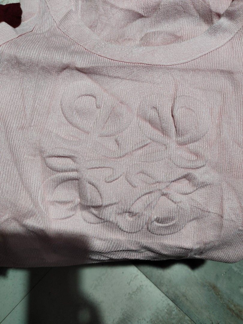 LOEWE KNITTED PINK CROP TOP FITS MEDIUM (Category: Sleeveless) located in Iloilo. Submitted by naldshop.ilo (Listing ID 1470039741, Image 3). Description: Fits Medium Brand New Condition For more items, please visit and follow our FB selling account "Lulia Bear" 😊.