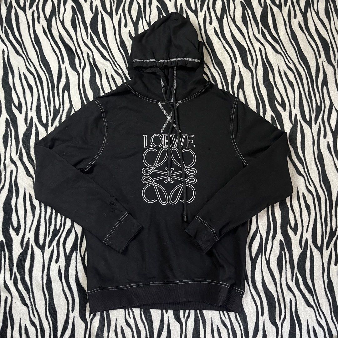 Loewe mid logo hoodie (Category: Coats, Jackets and Outerwear) located in Manila. Submitted by royaldripmanila (Listing ID 1470048410, Image 1). Description: Issue hole W21 L27.5.