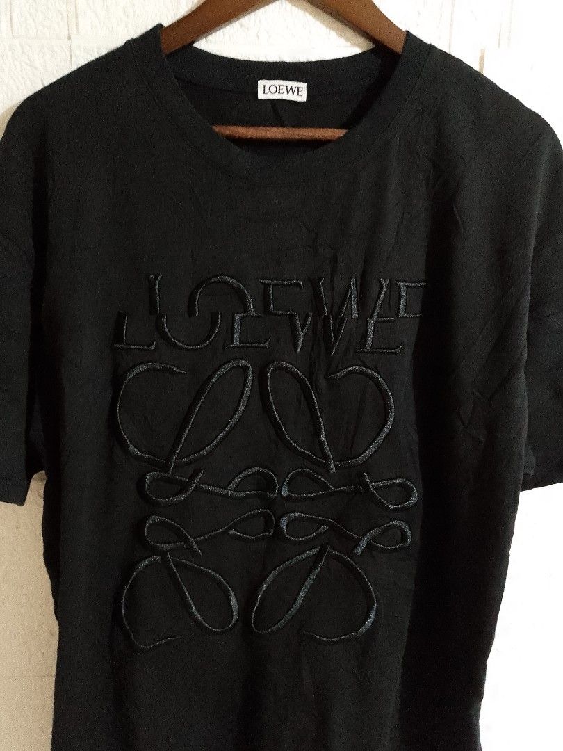 LOEWE SHIRT (Category: Tshirts & Polo Shirts ) located in Tabaco. Submitted by zerothreethrift (Listing ID 1470027690, Image 2). Description: LOEWE SHIRT SIZE XL EXCELLENT PM IF INTERESTED ALBAY LOCATION.