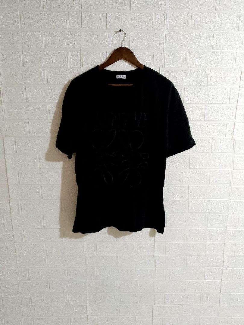 LOEWE SHIRT (Category: Tshirts & Polo Shirts ) located in Tabaco. Submitted by zerothreethrift (Listing ID 1470027690, Image 1). Description: LOEWE SHIRT SIZE XL EXCELLENT PM IF INTERESTED ALBAY LOCATION.