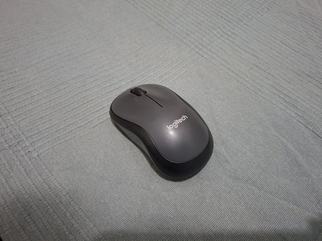 Logitech M185 Wireless Mouse (Category: Mouse & Mousepads) located in Manila. Submitted by wholly389 (Listing ID 1470039681, Image 1). Description: Logitech M185 Wireless Mouse.