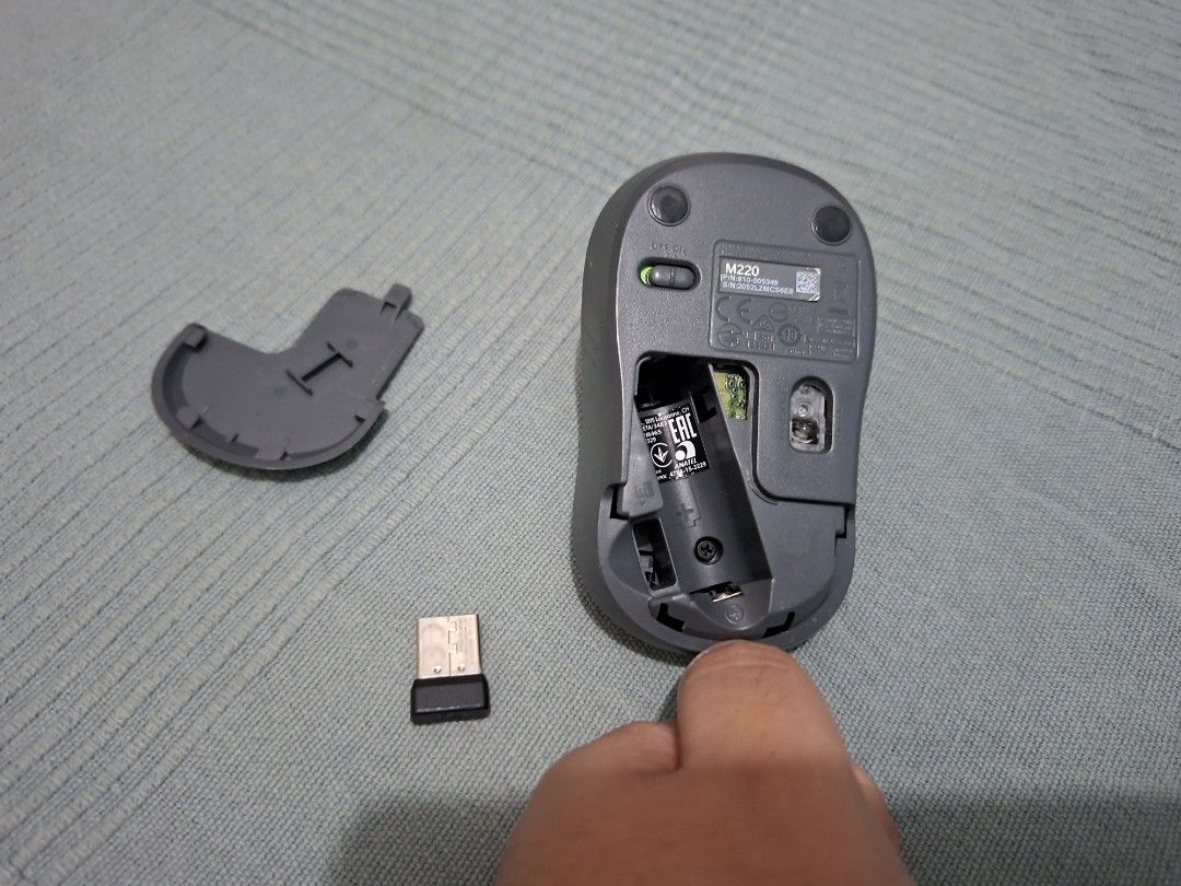 Logitech M185 Wireless Mouse (Category: Mouse & Mousepads) located in Manila. Submitted by wholly389 (Listing ID 1470039681, Image 2). Description: Logitech M185 Wireless Mouse.