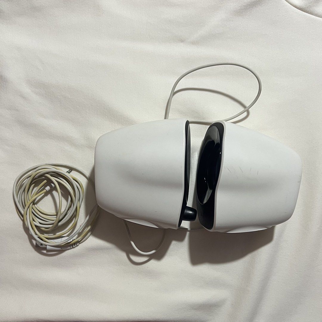 Logitech Speaker Desktop (Category: Soundbars, Speakers & Amplifiers) located in Manila. Submitted by jojobbj99 (Listing ID 1470042719, Image 3). Description: Logitech Z120 Compact Stereo Speaker White (NO box included) ✅ Dual-cable setup USB connector and 3.5mm headphone jack Minor yellow discoloration on the long wire casing (does not affect performance) Loc: Upper Antipolo City Delivery shoulder by buyer (Lalamove/Grab).