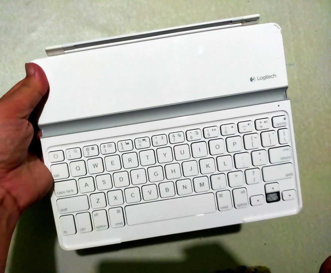 LOGITECH Wireless (Category: Computer Keyboard) located in Manila. Submitted by elilee_80 (Listing ID 1470024806, Image 1). Description: FOR+SALE! LOGITECH Ultra Thin (Wireless KEYBOARD) For IPAD, ANDROID Compatible Also! BLUETOOTH CONNECT WORKING ISSUE: Wala lang yung isang cover ng pindutan pero working! Imported from japan In Verygood Working Condition AS-IS! 1k php PAYMENT:Gcash/Cebuana SHIPPING: LBC/J&T PICKUP: Lalamove/Grab/Mr.Speedy/Tok-To