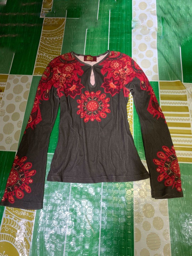 Long sleeve top with red and brown floral pattern (Category: Longsleeves) located in Cebu City. Submitted by selamethrift (Listing ID 1470061807, Image 1). Description: - Color: Dark grey with striking red and orange floral mandala prints on chest, shoulders, and cuffs - Design: Stylish front keyhole neckline cutout and regular fit - Material: Soft and comfortable stretch fabric - Versatility: Perfect for casual daily outfits - Note: Exact measur