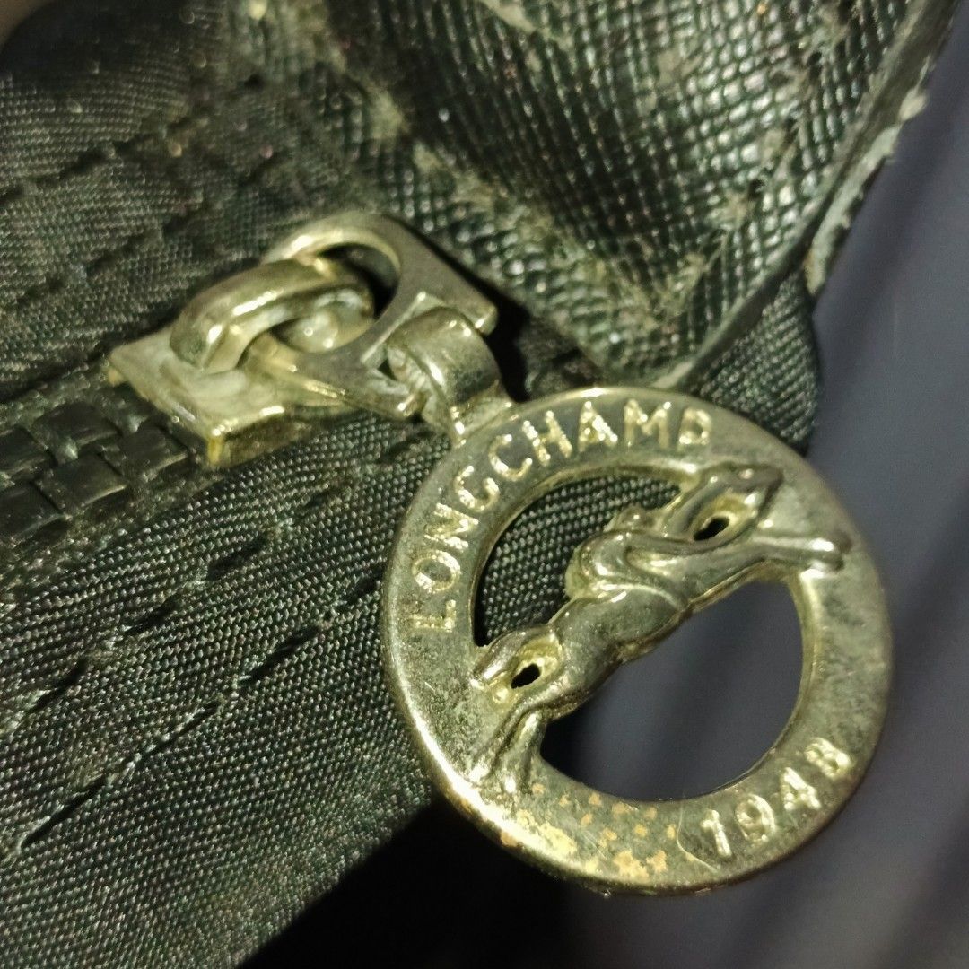 Longchamp Le Pliage Black Nylon Tote Bag (Category: Luxury Bags & Wallets) located in Manila. Submitted by gbryanrave27905 (Listing ID 1470053037, Image 3). Description: 📌 100% Authentic Longchamp Le Pliage tote bag 📌 Color: Classic black nylon with dark leather handles and flap 📌 Hardware: Silver-tone with signature racehorse 📌Origin: Made in France (Model: 189945645) issue minor cracks on handle, still presentable and good colorrate 9.5/10 