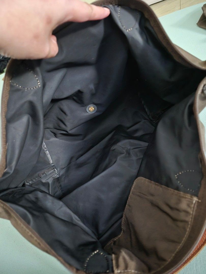 Longchamp Le Pliage Short Handle Tote Bag - Large (Category: Tote Bags) located in Quezon City. Submitted by gbabesy (Listing ID 1469957665, Image 3). Description: olive green in color no rubs on corners.