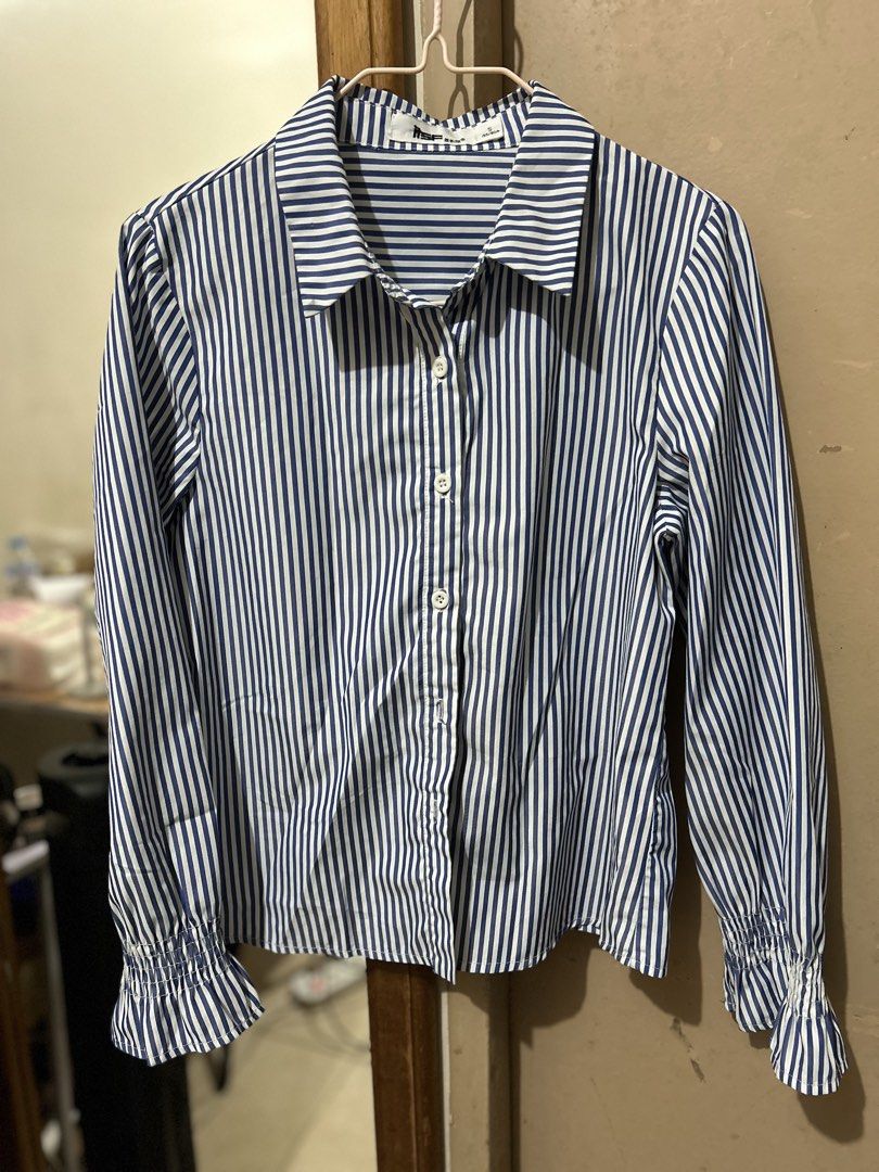 Longsleeves Stripes in Blue (Category: Longsleeves) located in Manila. Submitted by prelovedbyeljodi (Listing ID 1470010240, Image 1). Description: ✨ **Longsleeves for Sale!** ✨ 👗 Lightly used and still in great condition! 📌 **RFS:** Decluttering 💌 Message me if interested! .