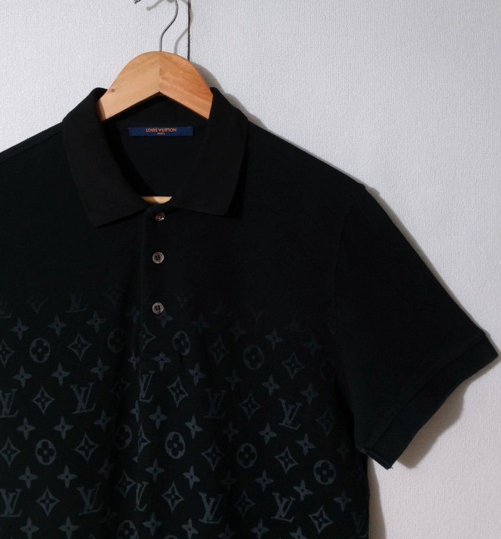 Louis Vuitton (Category: Tshirts & Polo Shirts ) located in Iligan City. Submitted by jh_pr0 (Listing ID 1469979059, Image 3). Description: Lōûiss Vúittónn (aop) Like new Dimes: 20x28 Color rate: 9.8/10 No issue Mine: 1650+sf.