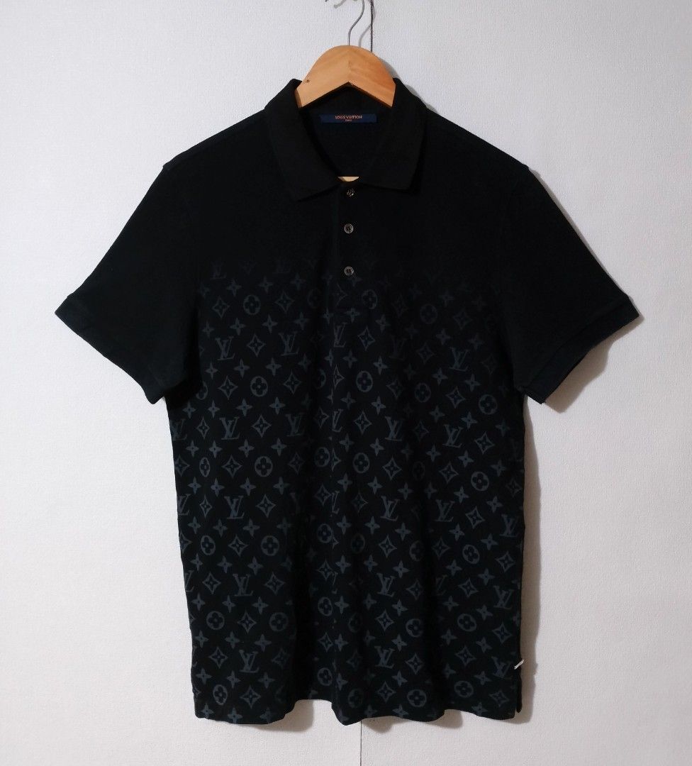 Louis Vuitton (Category: Tshirts & Polo Shirts ) located in Iligan City. Submitted by jh_pr0 (Listing ID 1469979059, Image 1). Description: Lōûiss Vúittónn (aop) Like new Dimes: 20x28 Color rate: 9.8/10 No issue Mine: 1650+sf.