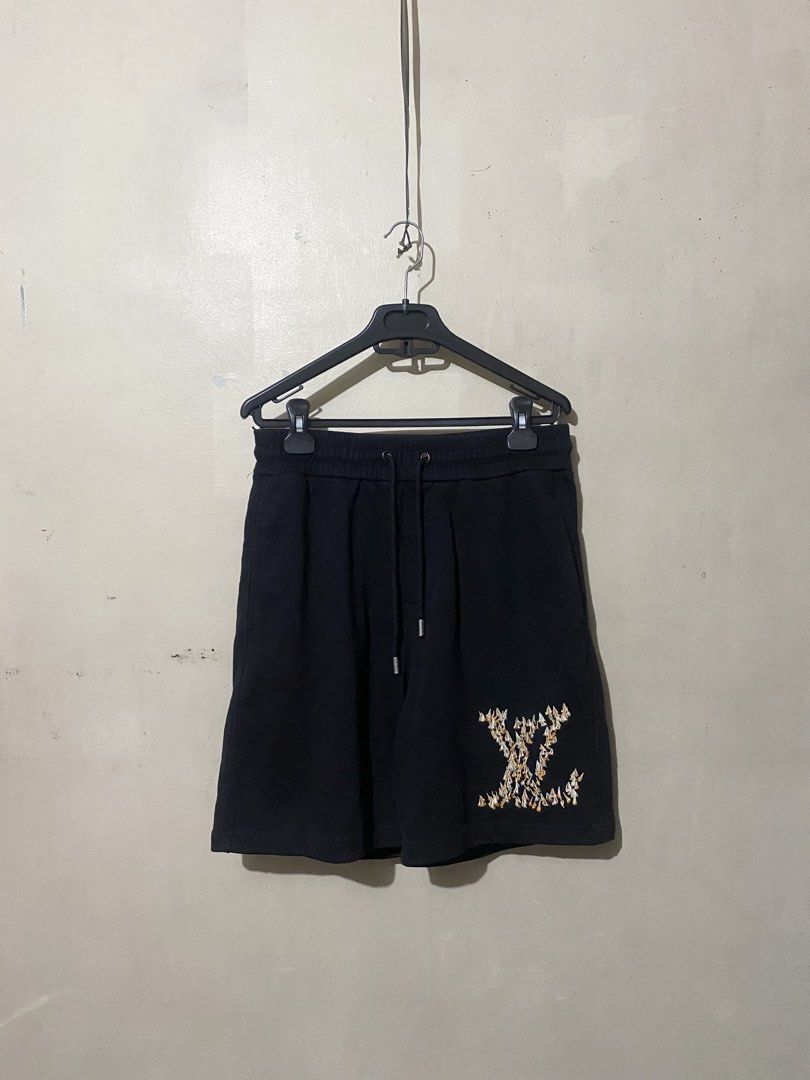 Louis Vuitton Embroidered Casual Shorts (Category: Luxury Apparel) located in Caloocan City. Submitted by okimmamaat31639 (Listing ID 1470021317, Image 1). Description: Louis Vuitton Embroidered Casual Shorts - Black Waistline: 28 to 34 Length: 19 No Issues Like New Condition 1,200+SF Location: North Caloocan.