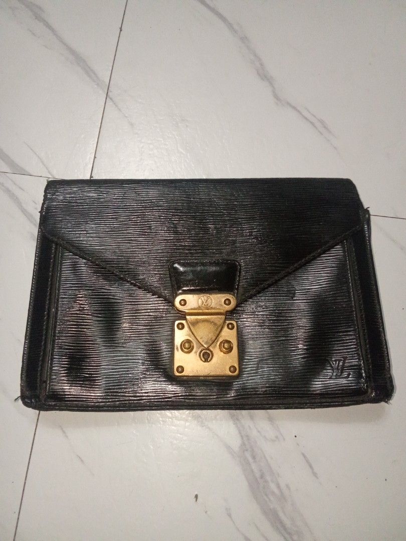 Louis Vuitton Epi Black Clutch Bag Authentic (Category: Luxury Bags & Wallets) located in Manila. Submitted by christoph17 (Listing ID 1470054052, Image 1). Description: authentic sign of usage issue posted on last pic.