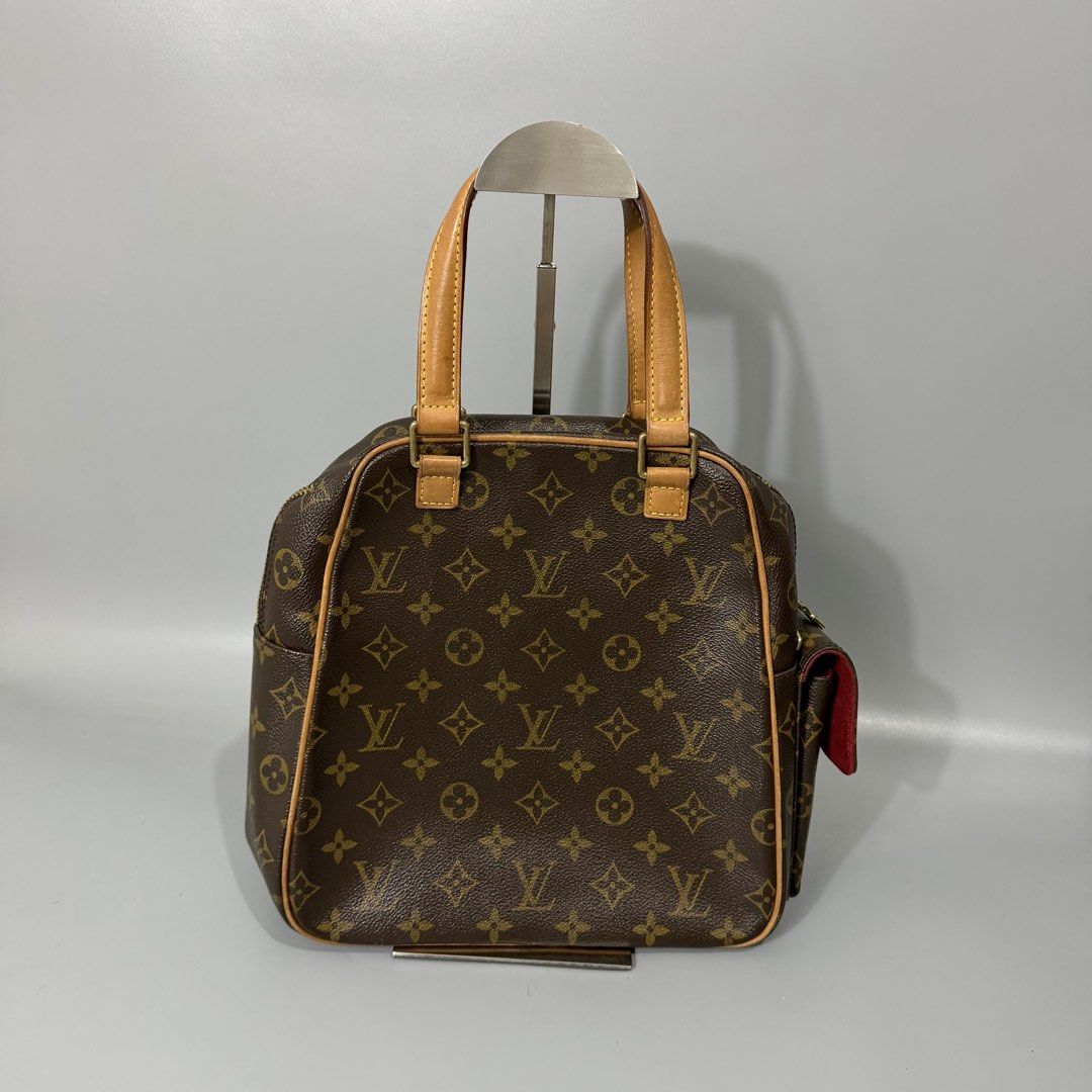 Louis Vuitton Excentri-Cite (Category: Luxury Bags & Wallets) located in Manila. Submitted by astron_15 (Listing ID 1470004809, Image 3). Description: Authentic Lv Rank A no issue! .