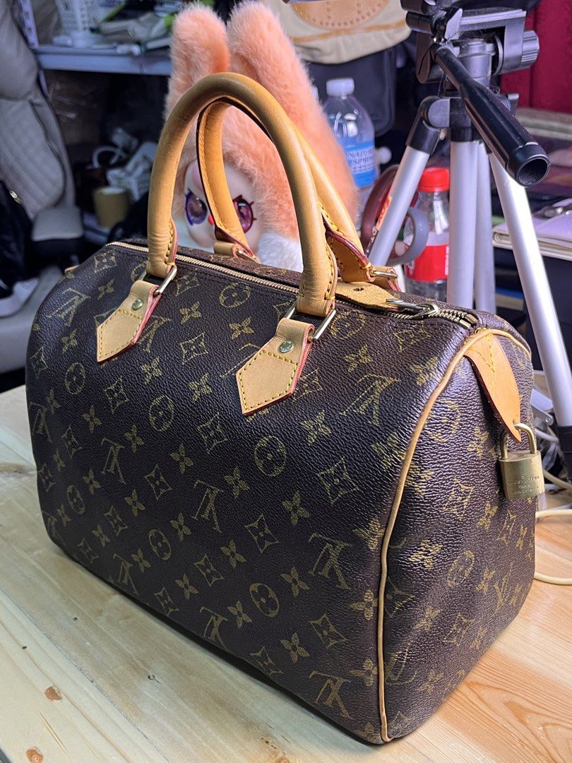 Louis Vuitton hand bag (Category: Shoulder Bags) located in Cagayan de Oro. Submitted by prelovedukayukaybags_cdo (Listing ID 1470020409, Image 3). Description: .