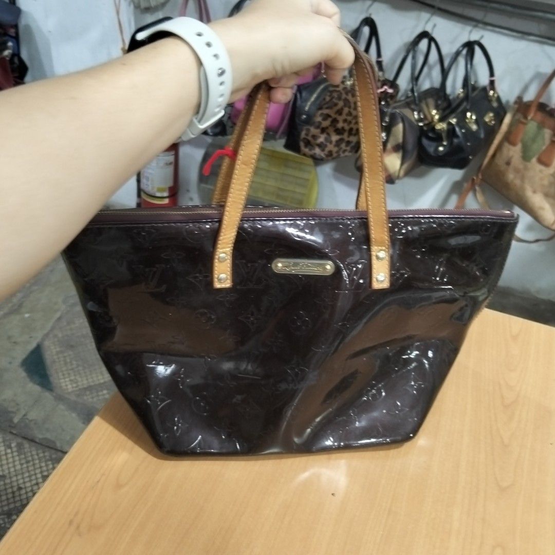 Louis Vuitton Handbag (Category: Purses & Pouches) located in El Salvador. Submitted by francheskaukayukay (Listing ID 1470048667, Image 1). Description: .