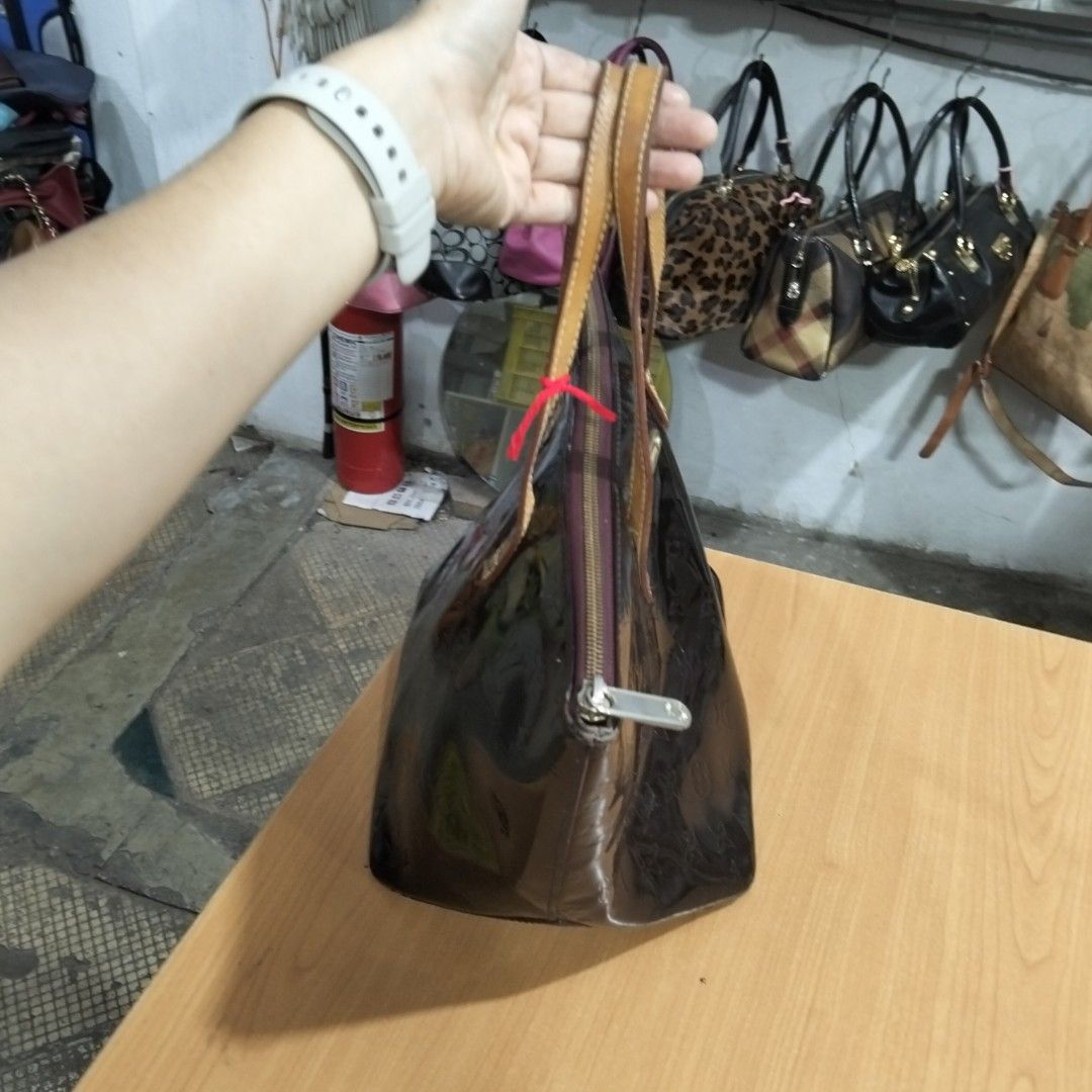 Louis Vuitton Handbag (Category: Purses & Pouches) located in El Salvador. Submitted by francheskaukayukay (Listing ID 1470048667, Image 2). Description: .
