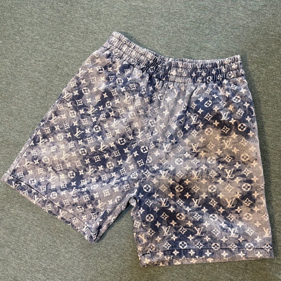 Louis Vuitton Monogram (Category: Shorts) located in Butuan. Submitted by ragscurations (Listing ID 1469964256, Image 2). Description: Louíş Vúìttón Monogram Short Size : 29 stretch up to 33 Inches : Length 17 Inches : Hem 10.5 Condition : Excellent Flaws : Flawless Fave item : Beautiful design .