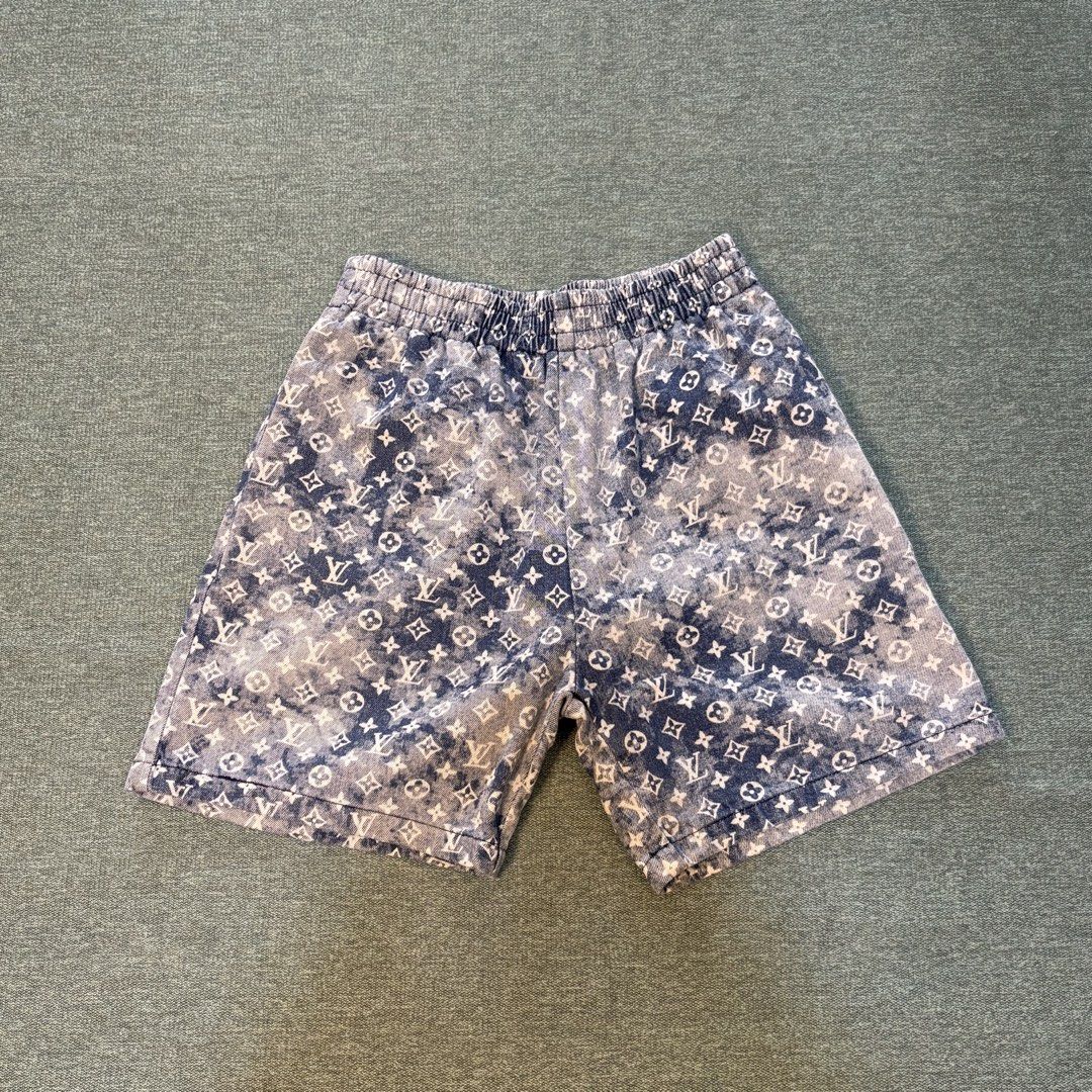 Louis Vuitton Monogram (Category: Shorts) located in Butuan. Submitted by ragscurations (Listing ID 1469964256, Image 1). Description: Louíş Vúìttón Monogram Short Size : 29 stretch up to 33 Inches : Length 17 Inches : Hem 10.5 Condition : Excellent Flaws : Flawless Fave item : Beautiful design .