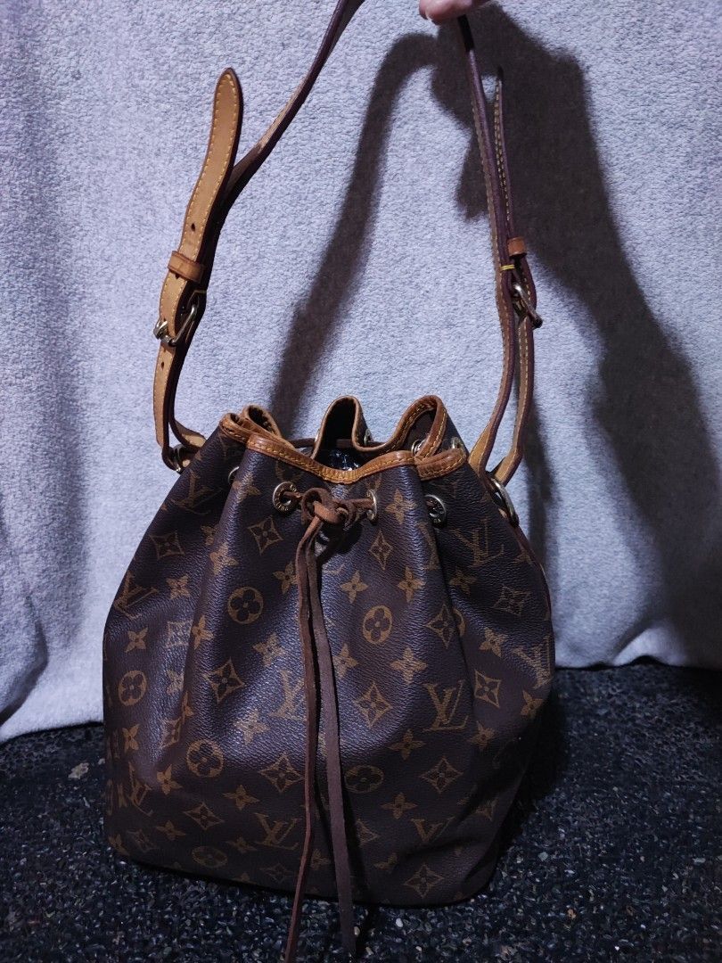 Louis Vuitton Monogram Noé Bucket Bag (Category: Luxury Bags & Wallets) located in Baguio. Submitted by jayrgijc52758 (Listing ID 1470091786, Image 1). Description: LV noe Petit In very good condition pa 3500.